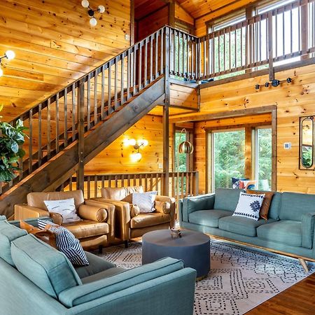 The Solstice - Amenities Galore Mountain Retreat 개틀린버그 외부 사진