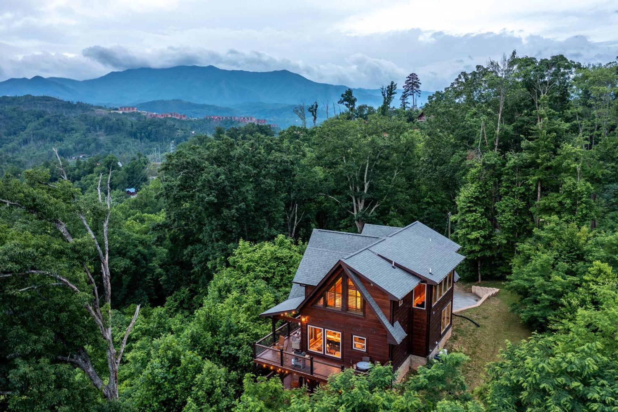 The Solstice - Amenities Galore Mountain Retreat 개틀린버그 외부 사진