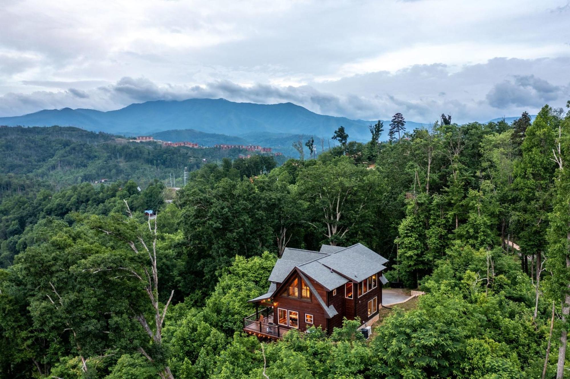 The Solstice - Amenities Galore Mountain Retreat 개틀린버그 외부 사진