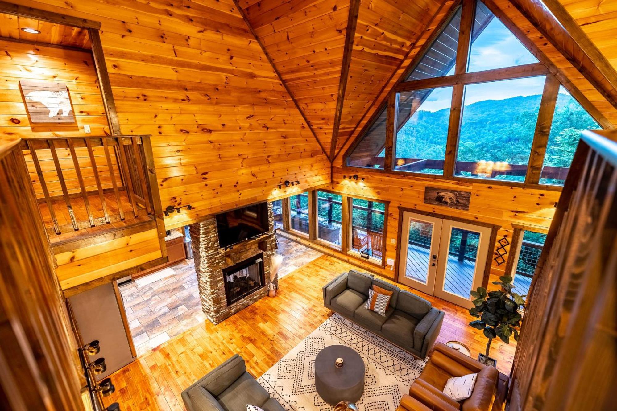 The Solstice - Amenities Galore Mountain Retreat 개틀린버그 외부 사진