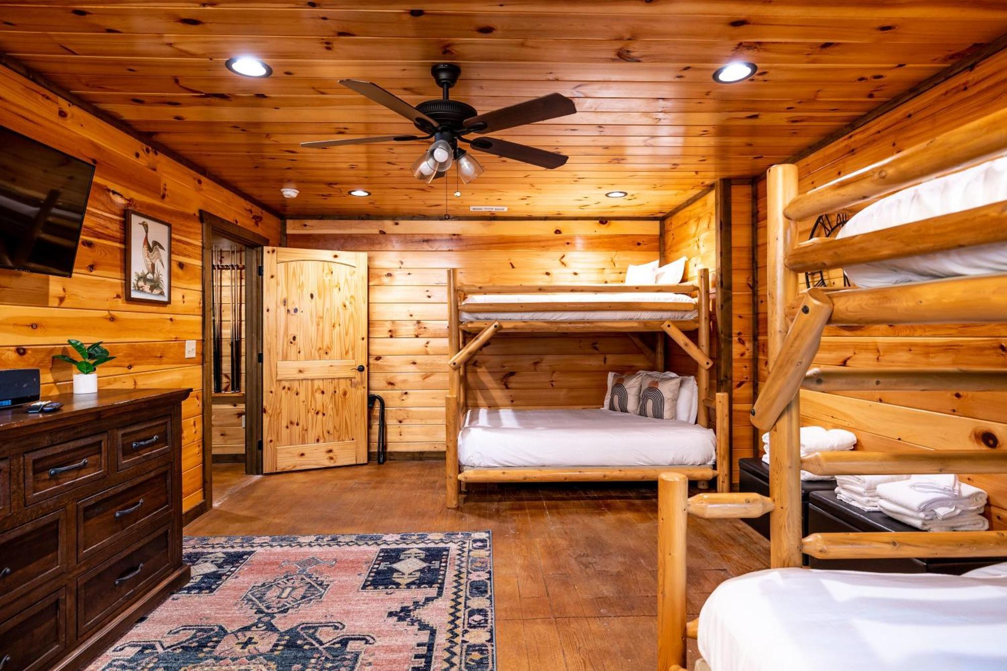 The Solstice - Amenities Galore Mountain Retreat 개틀린버그 외부 사진
