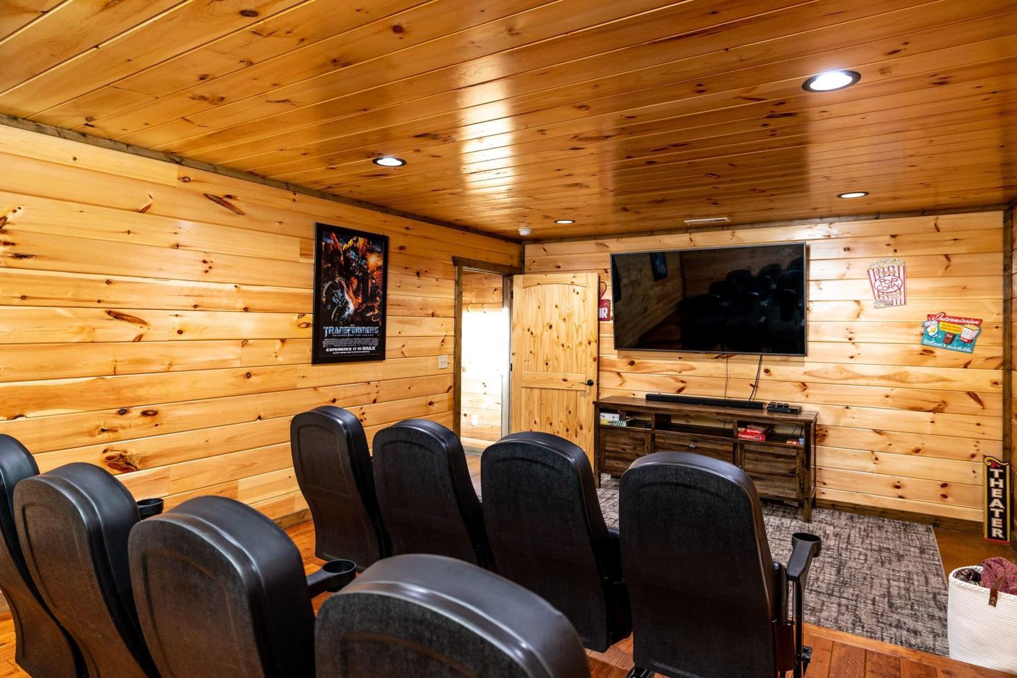 The Solstice - Amenities Galore Mountain Retreat 개틀린버그 외부 사진
