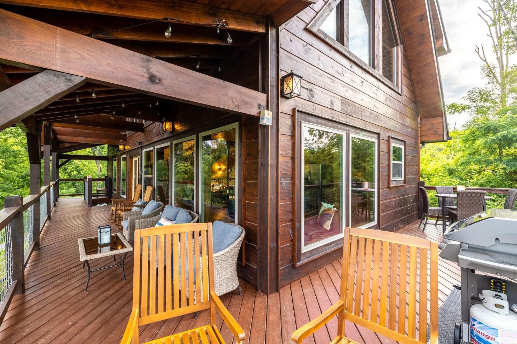 The Solstice - Amenities Galore Mountain Retreat 개틀린버그 외부 사진