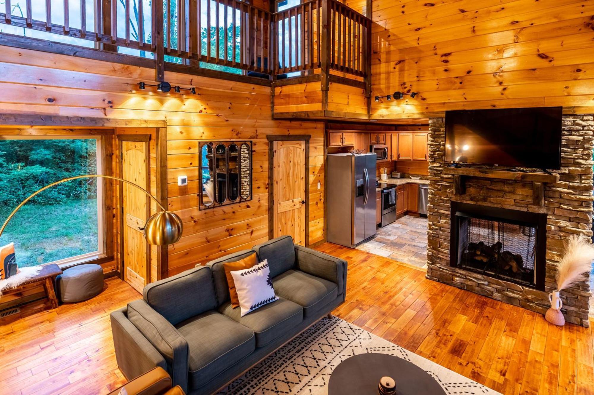 The Solstice - Amenities Galore Mountain Retreat 개틀린버그 외부 사진