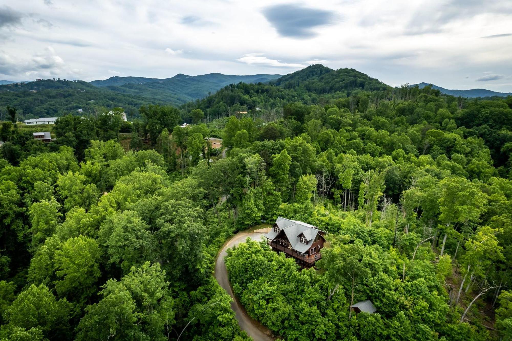 The Solstice - Amenities Galore Mountain Retreat 개틀린버그 외부 사진