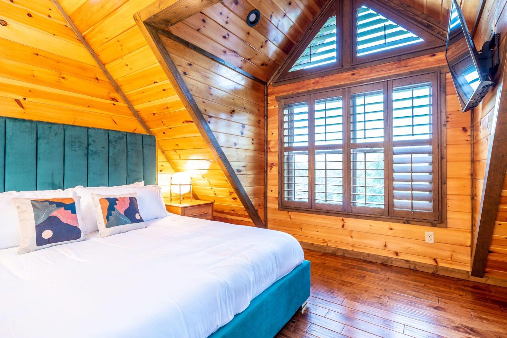 The Solstice - Amenities Galore Mountain Retreat 개틀린버그 외부 사진