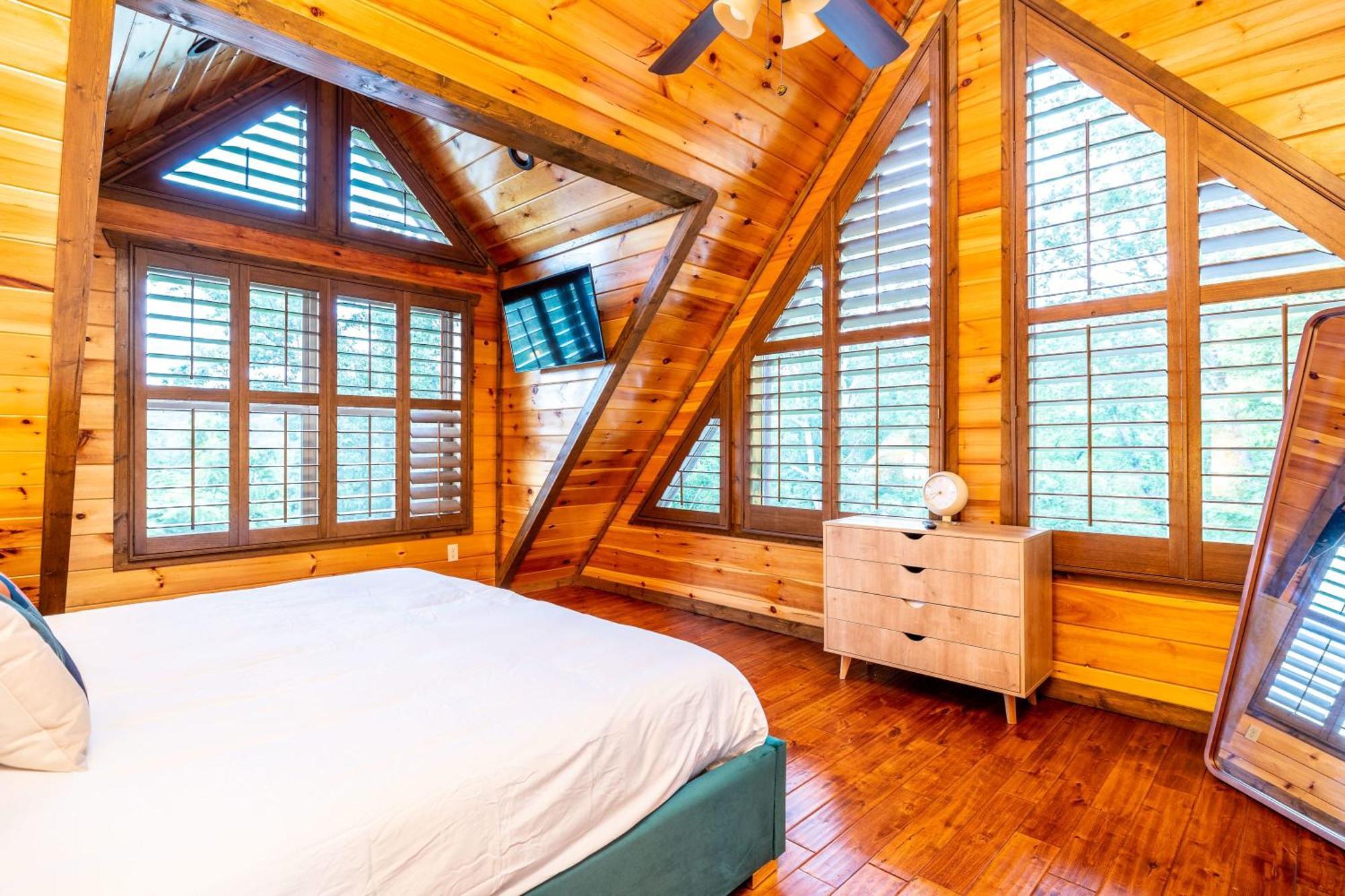 The Solstice - Amenities Galore Mountain Retreat 개틀린버그 외부 사진