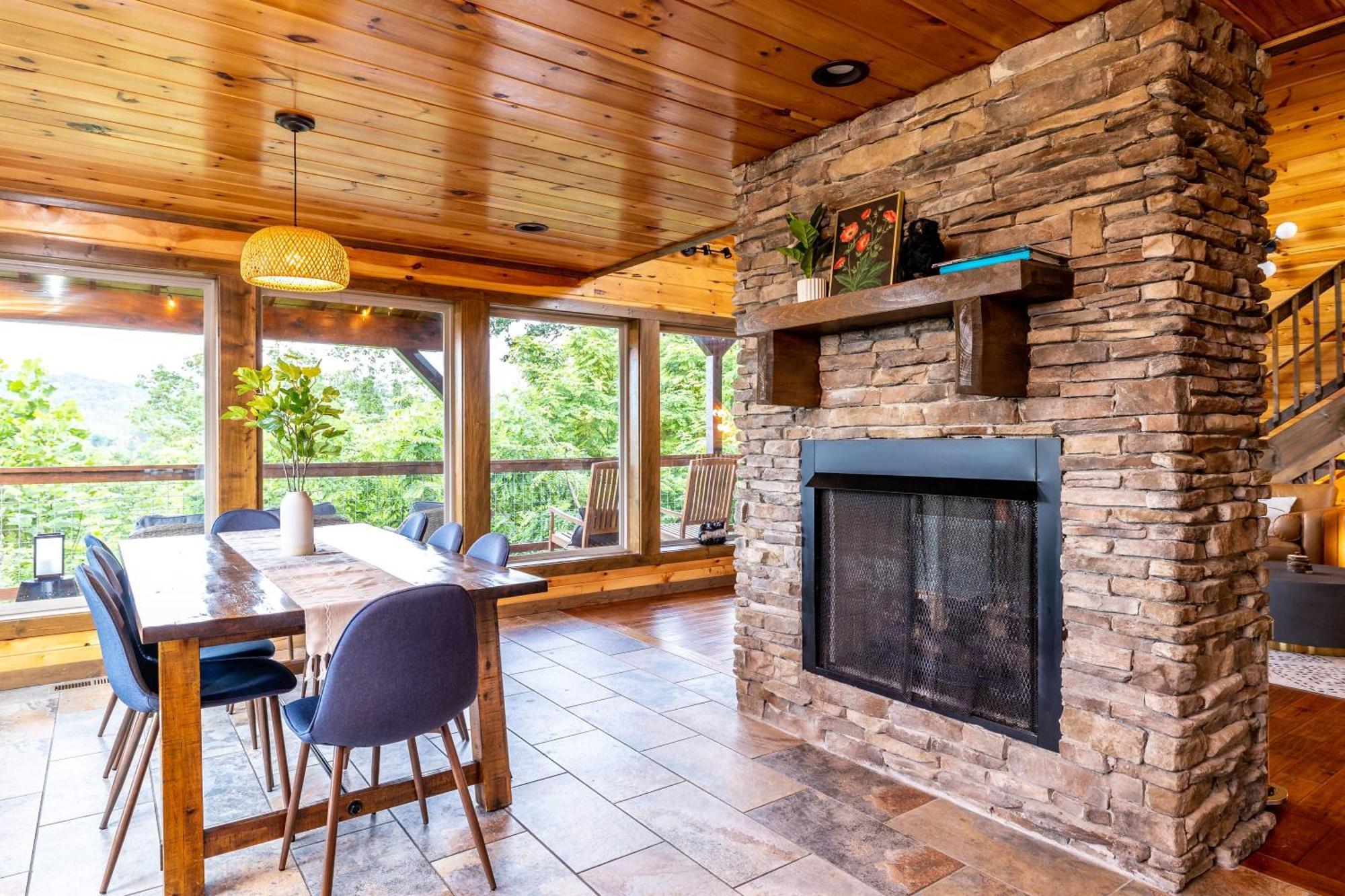 The Solstice - Amenities Galore Mountain Retreat 개틀린버그 외부 사진