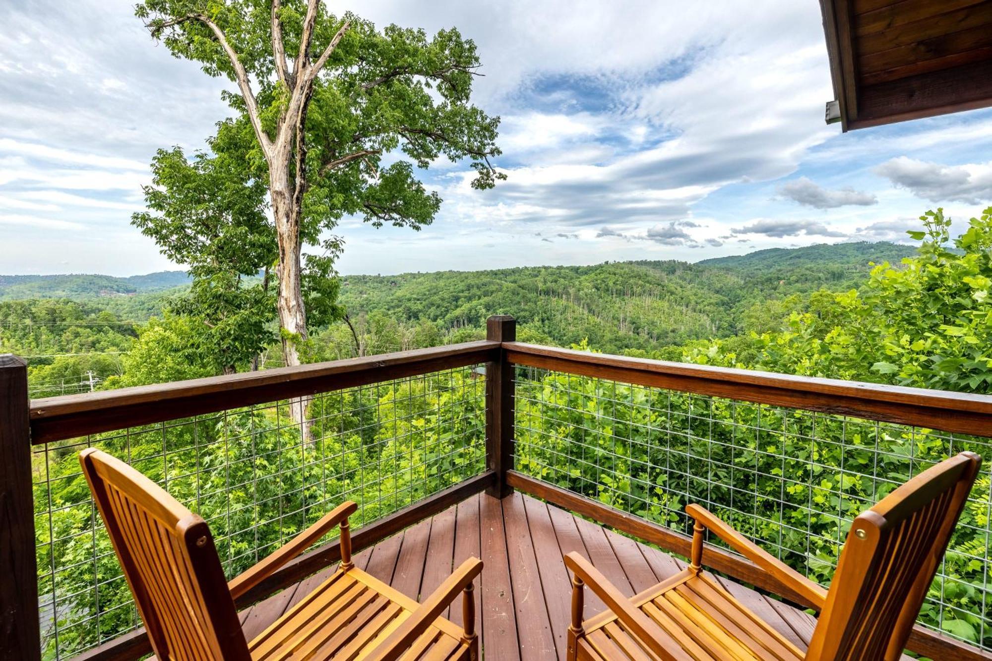 The Solstice - Amenities Galore Mountain Retreat 개틀린버그 외부 사진