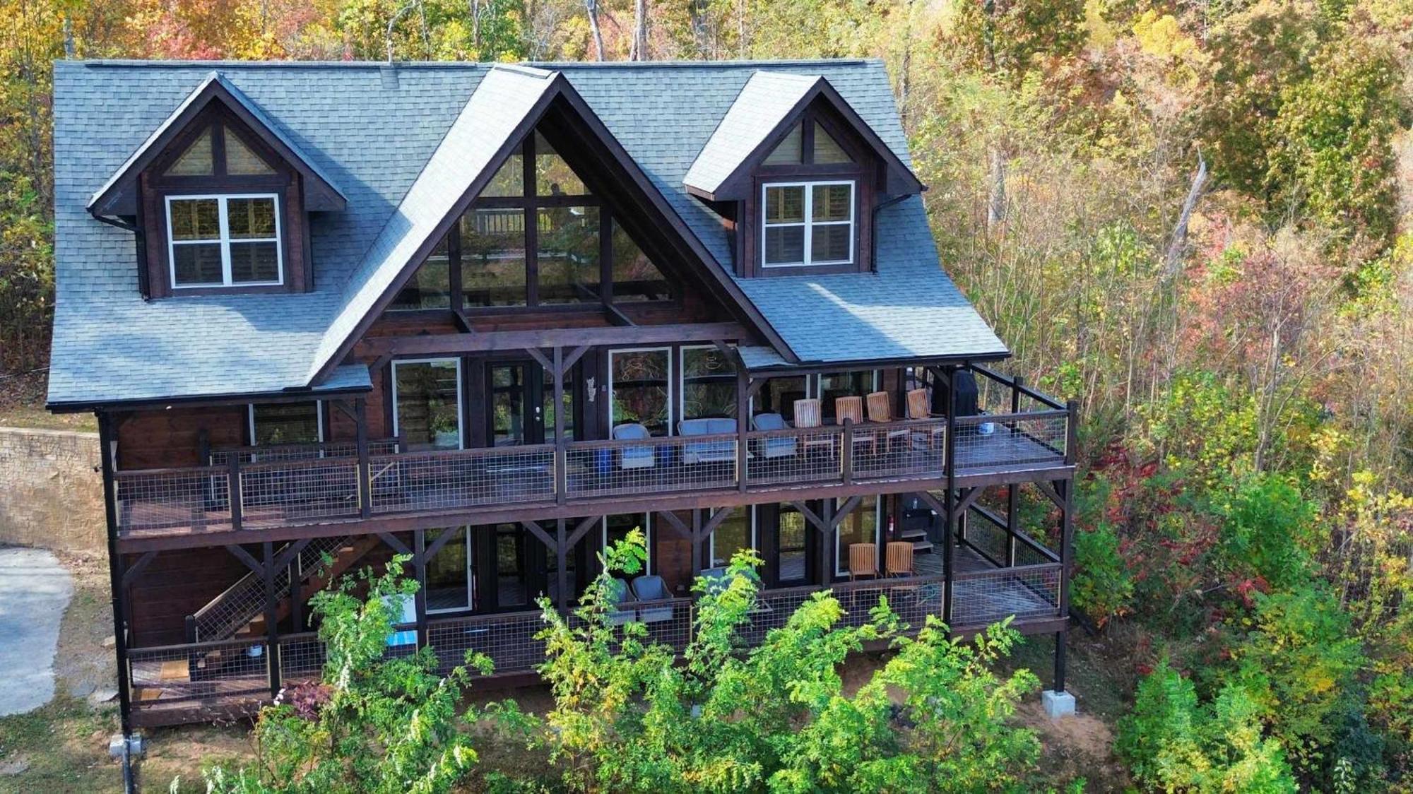 The Solstice - Amenities Galore Mountain Retreat 개틀린버그 외부 사진
